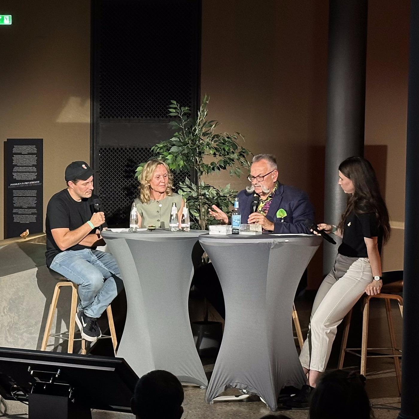 "Wer die Evolution überleben will, muss sich anpassen. Die deutsche Gesellschaft passt sich nicht an" - Steffi Lemke (Grüne) & Johannes Vogel (Naturkundemuseum) "Wer die Evolution überleben will, muss sich anpassen. Die deutsche Gesellschaft passt sich nicht an" - Steffi Lemke (Grüne) & Johannes Vogel (Naturkundemuseum)