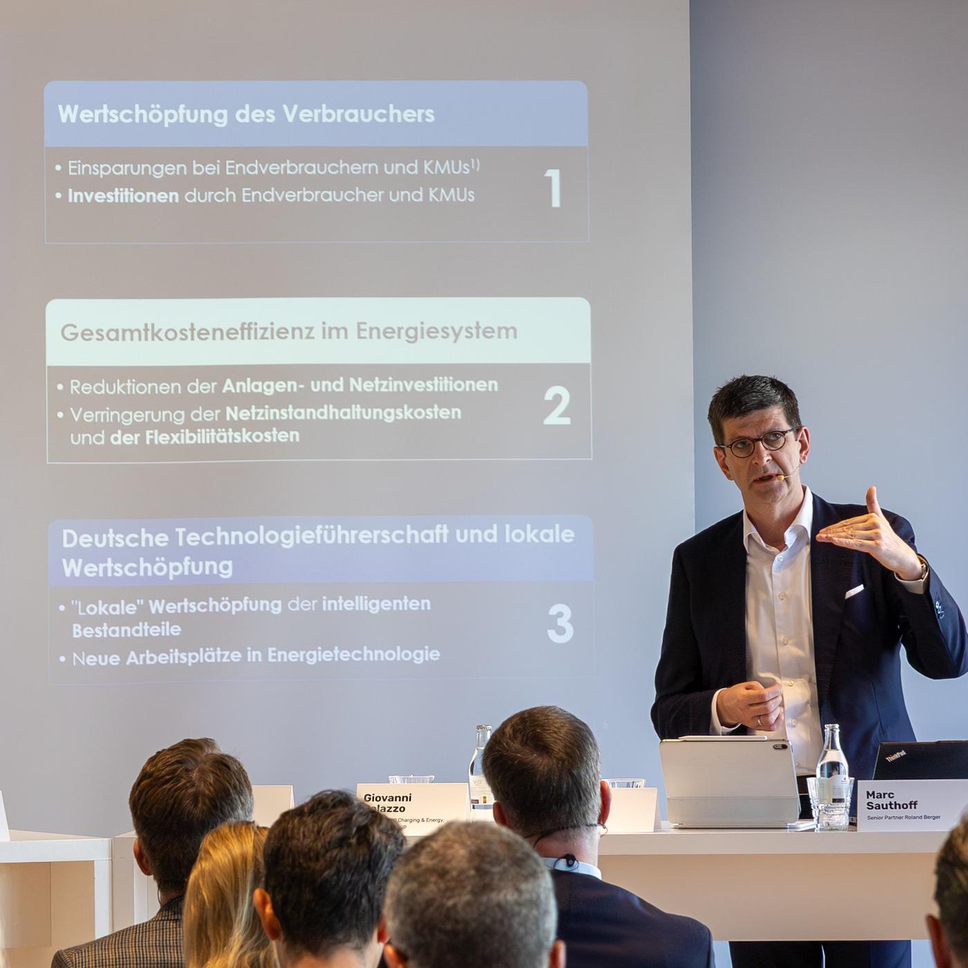 "Wenn wir diese Studie umsetzen, lösen sich Folgekosten der Energiewende in Luft auf" - Marc Sauthoff (Roland Berger) & Philipp Schröder (1Komma5Grad) "Wenn wir diese Studie umsetzen, lösen sich Folgekosten der Energiewende in Luft auf" - Marc Sauthoff (Roland Berger) & Philipp Schröder (1Komma5Grad)