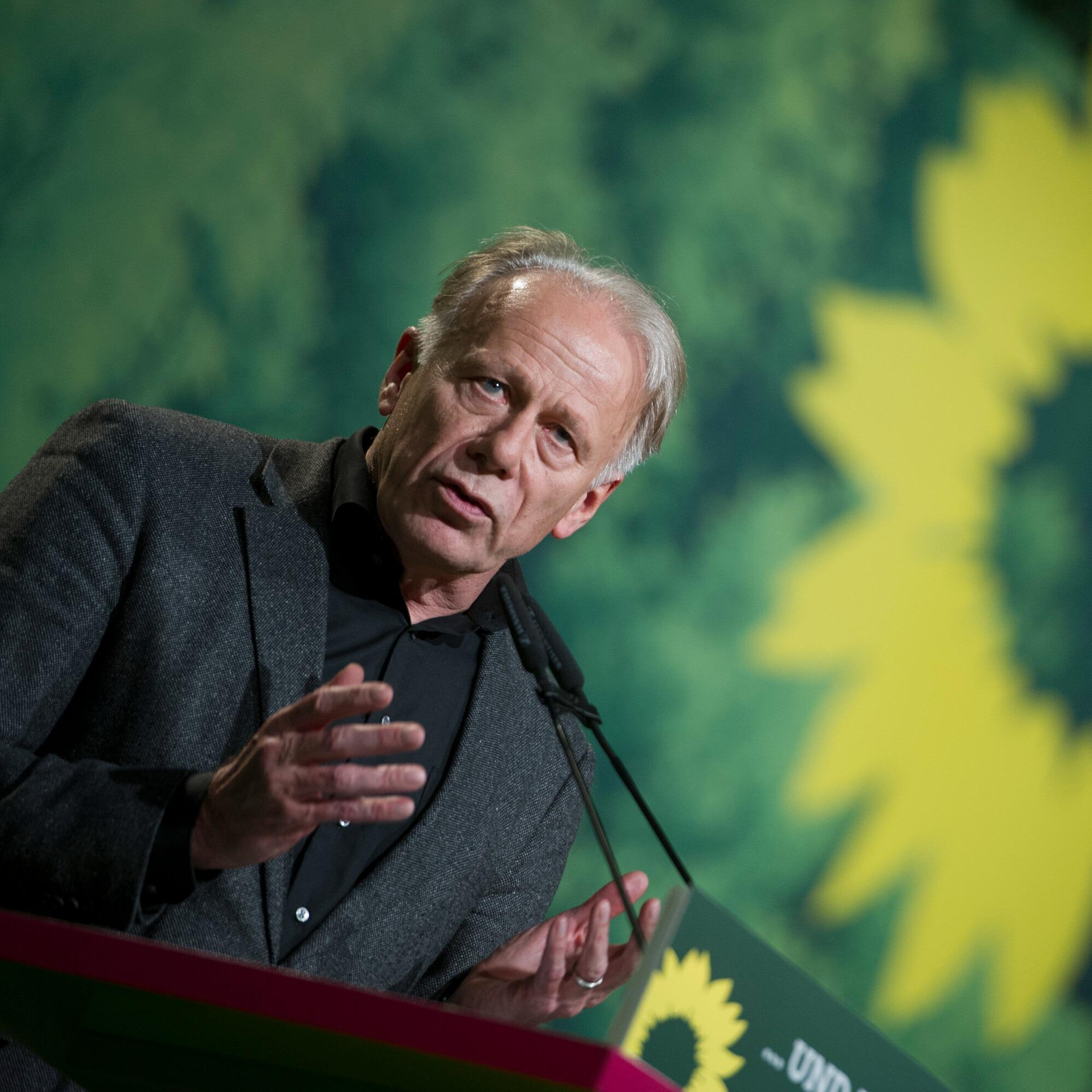 Jürgen Trittin erklärt, warum Strom teuer wurde: Energiewende hat "16 Jahre feindlicher Regierung" überstanden | Teil 1