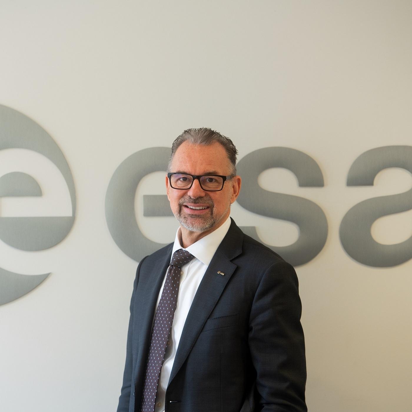 Zum Mond und zurück - mit 15 Euro: ESA-Chef Aschbacher über die Revolution im Weltall Zum Mond und zurück - mit 15 Euro: ESA-Chef Aschbacher über die Revolution im Weltall